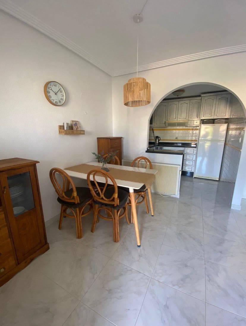 2 bedroom Villa for rent in Torrevieja with pool - € 900 (Ref: 9676729)