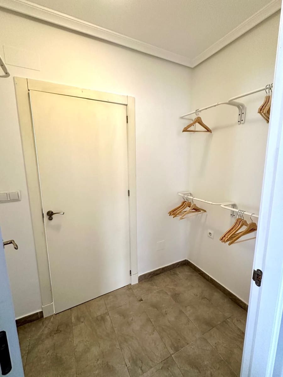 3 makuuhuone Asunto vuokrattavana paikassa Torrevieja - 950 € (Ref: 9676732)