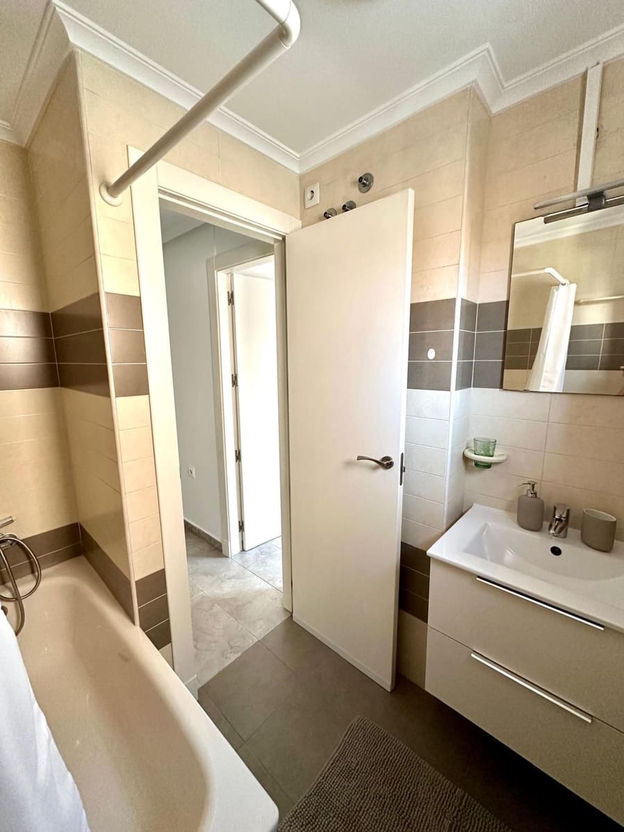 3 makuuhuone Asunto vuokrattavana paikassa Torrevieja - 950 € (Ref: 9676732)