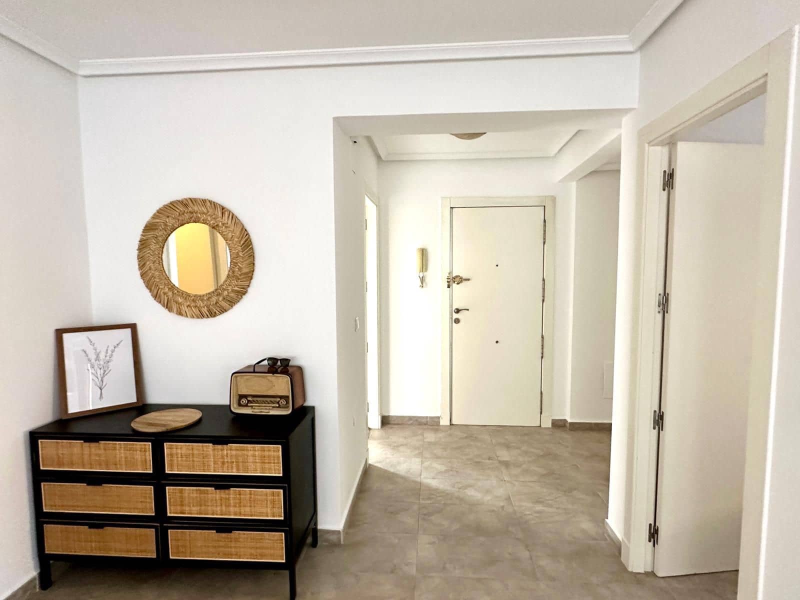 3 makuuhuone Asunto vuokrattavana paikassa Torrevieja - 950 € (Ref: 9676732)