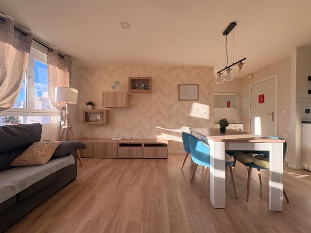 3 bedroom Flat for rent in Torrevieja - € 1,050 (Ref: 9694663)