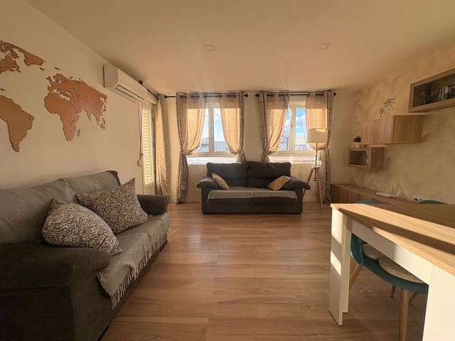 3 bedroom Flat for rent in Torrevieja - € 1,050 (Ref: 9694663)