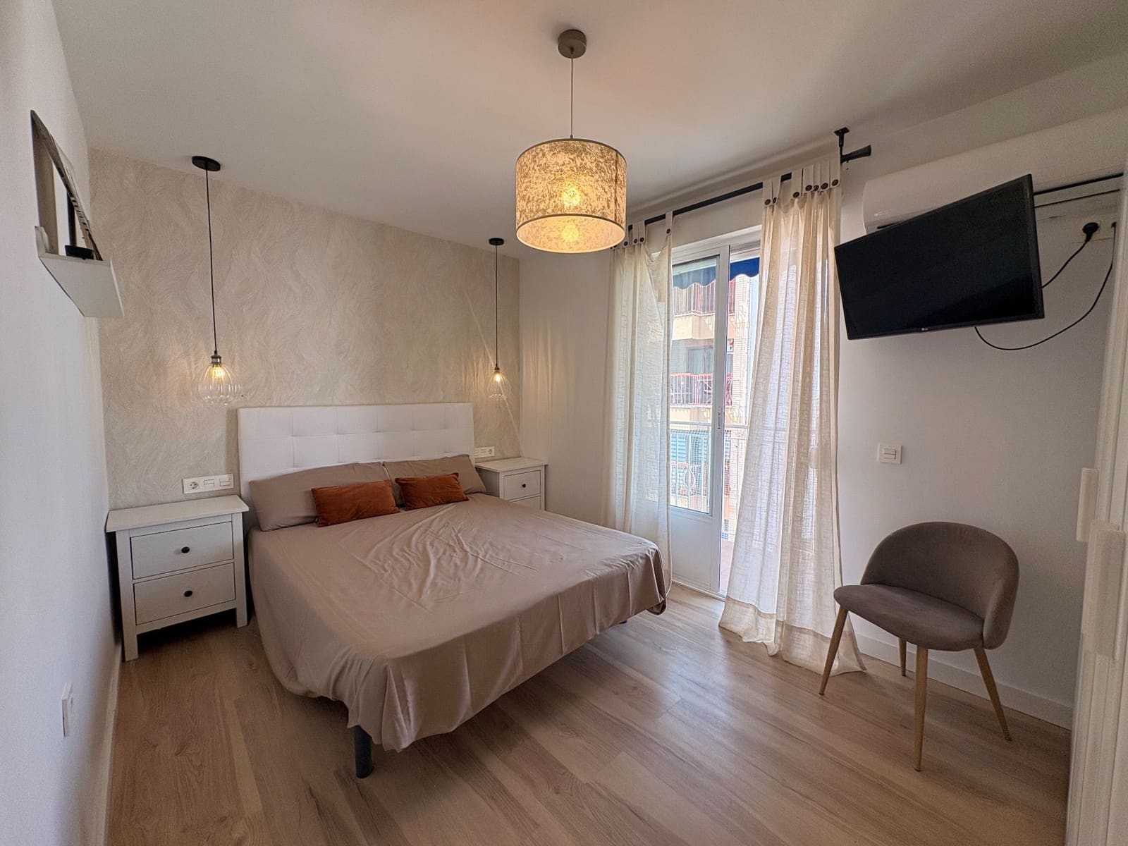 3 quarto Apartamento para arrendar em Torrevieja - 1 050 € (Ref: 9694663)