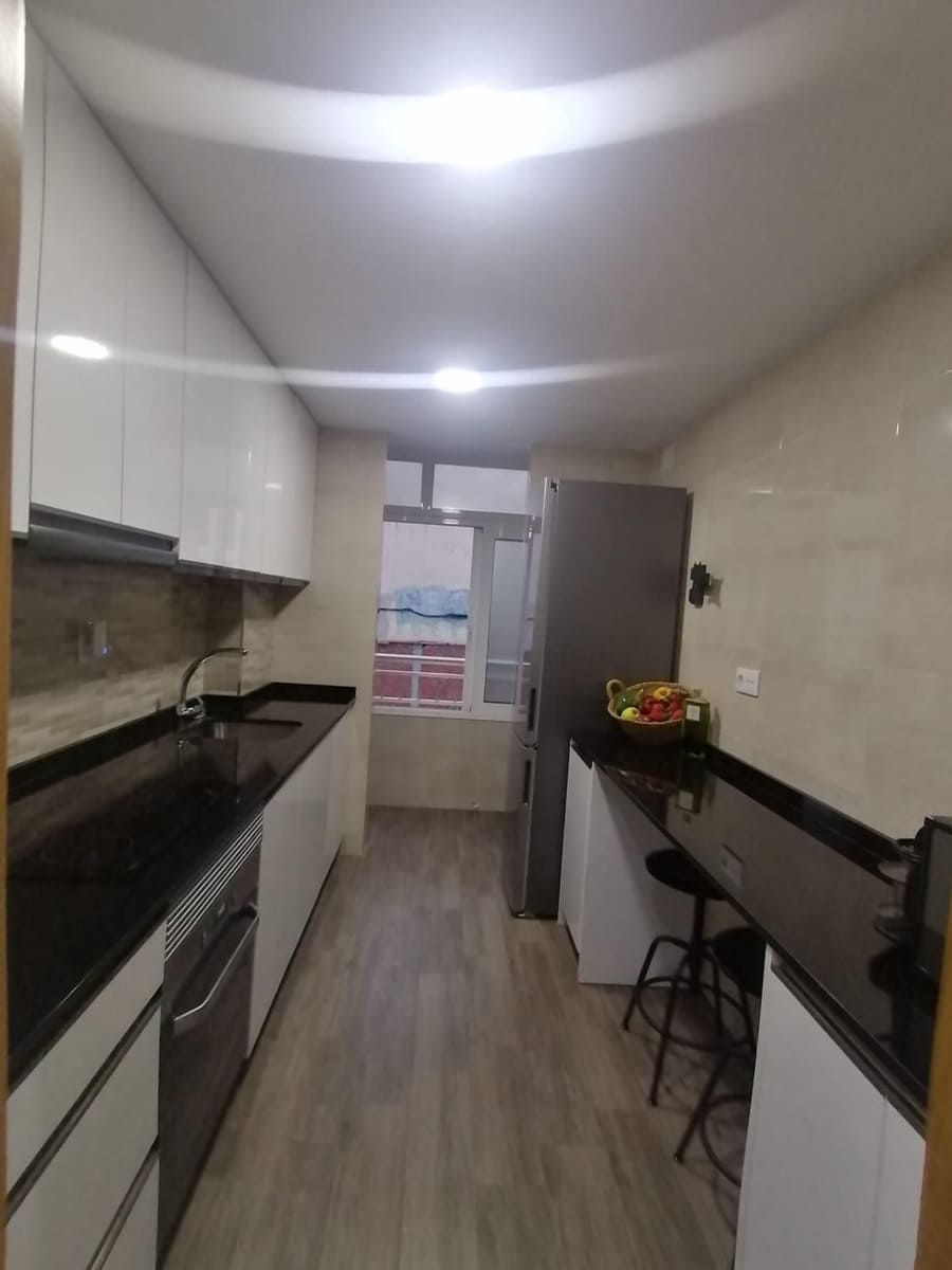 3 bedroom Flat for rent in Torrevieja with garage - € 1,000 (Ref: 9694665)