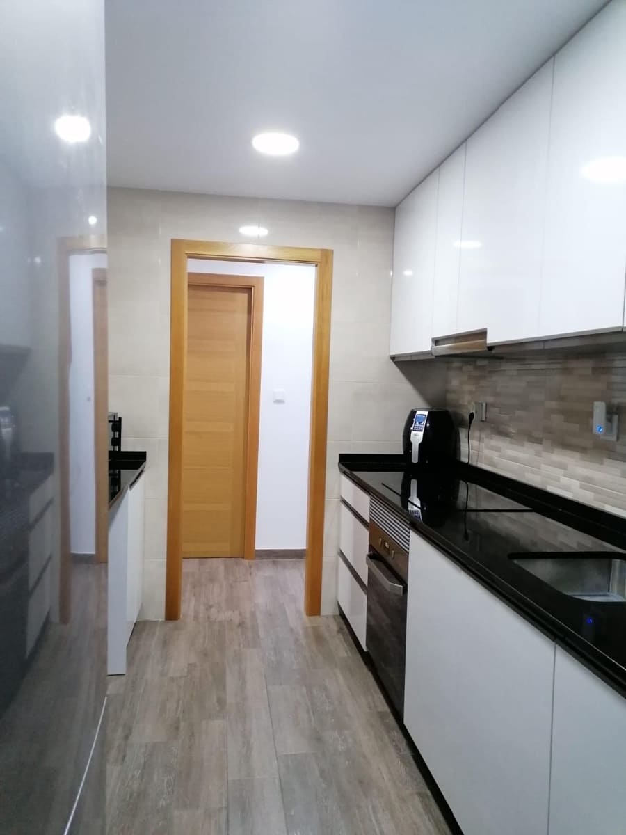 3 bedroom Flat for rent in Torrevieja with garage - € 1,000 (Ref: 9694665)