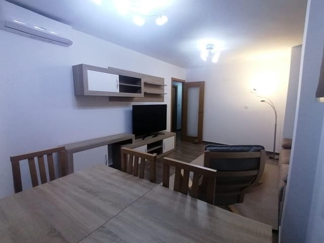 3 bedroom Flat for rent in Torrevieja with garage - € 1,000 (Ref: 9694665)