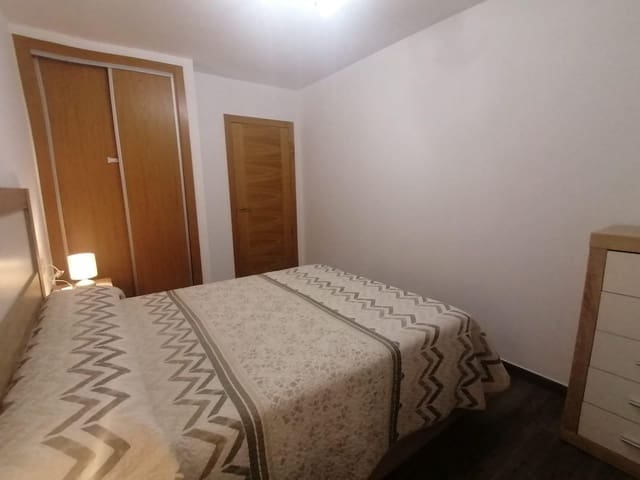 3 bedroom Flat for rent in Torrevieja with garage - € 1,000 (Ref: 9694665)