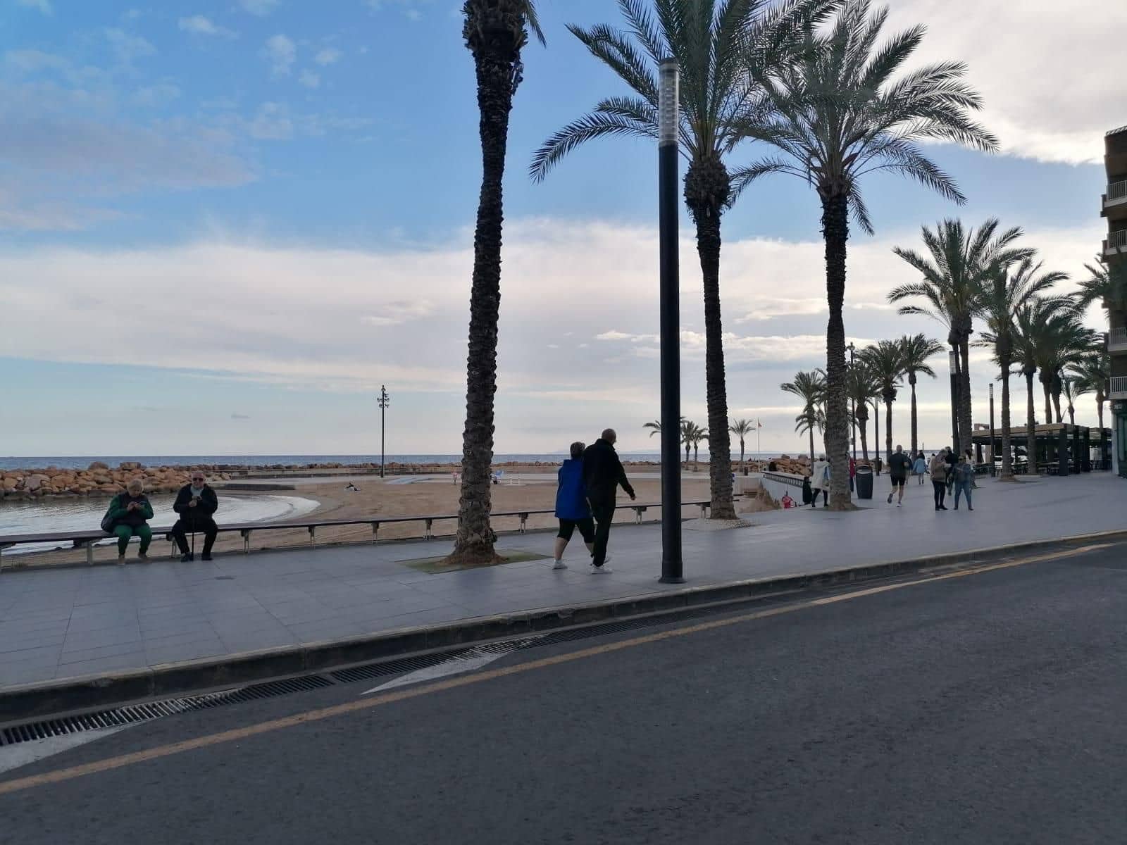 3 bedroom Flat for rent in Torrevieja with garage - € 1,000 (Ref: 9694665)