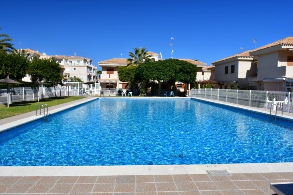 3 soveværelse Semi-Rækkehus til salg i Orihuela Costa med swimmingpool garage - € 239.000 (Ref: 9694666)