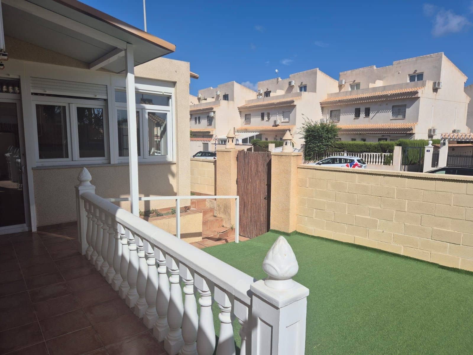 3 soveværelse Semi-Rækkehus til salg i Orihuela Costa med swimmingpool garage - € 239.000 (Ref: 9694666)
