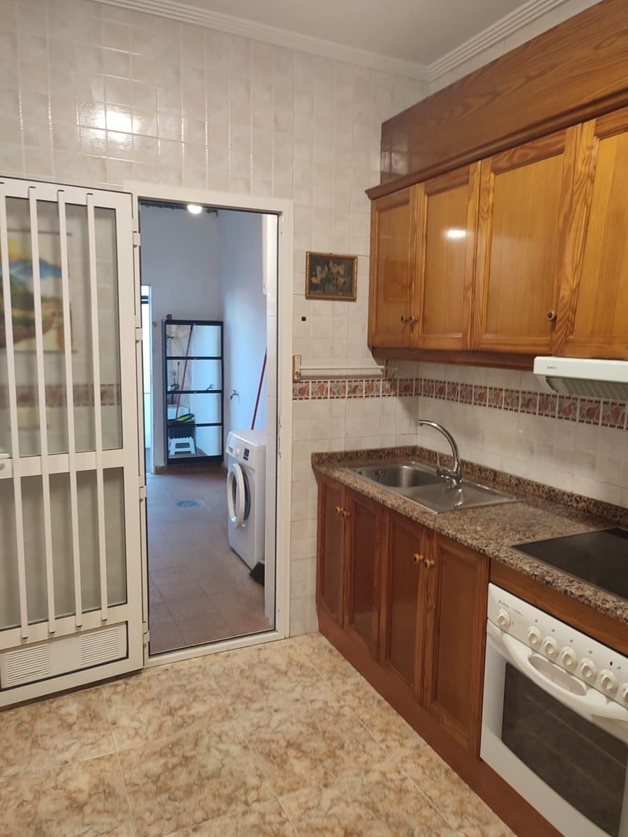 2 bedroom Villa for rent in Orihuela Costa with pool garage - € 800 (Ref: 9694667)
