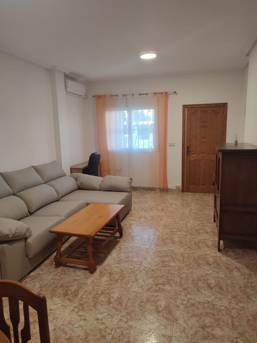 2 bedroom Villa for rent in Orihuela Costa with pool garage - € 800 (Ref: 9694667)