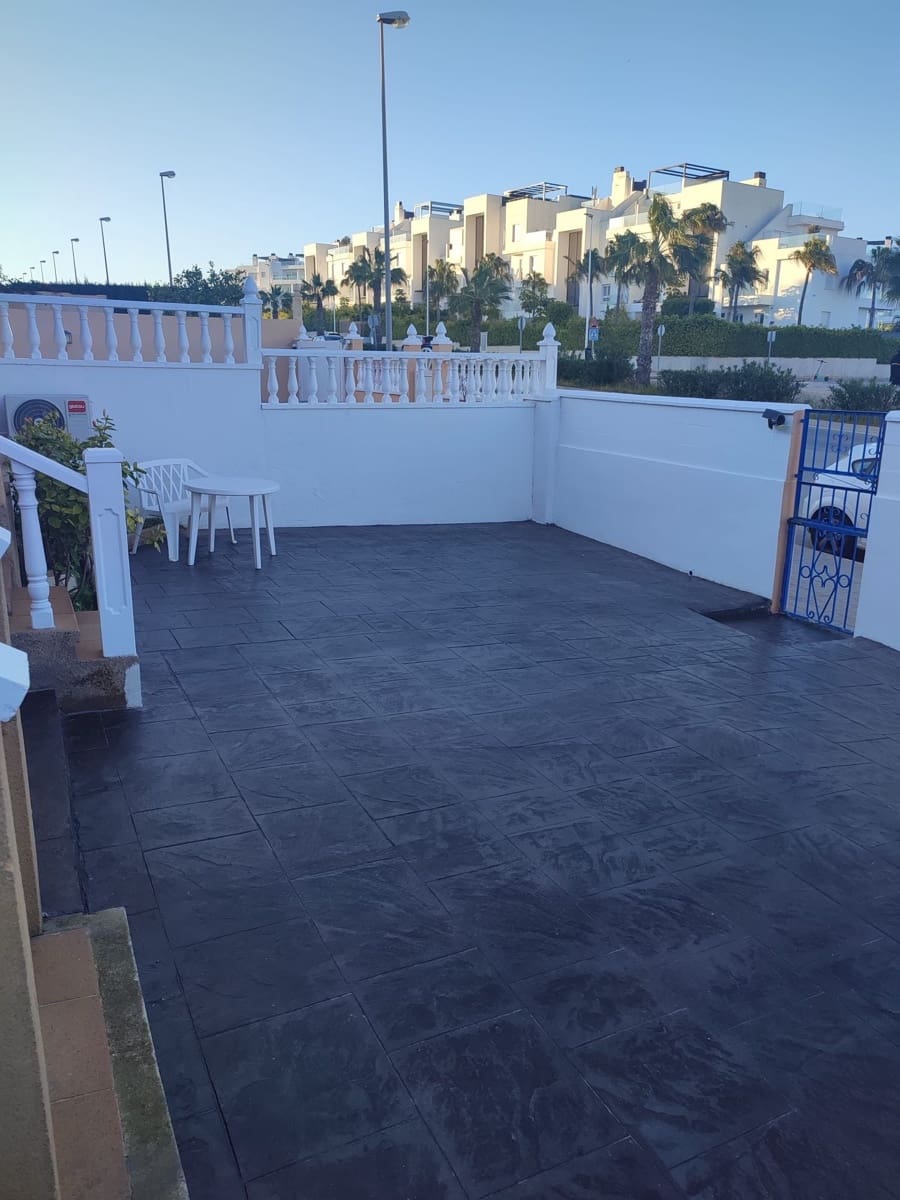 2 bedroom Villa for rent in Orihuela Costa with pool garage - € 800 (Ref: 9694667)