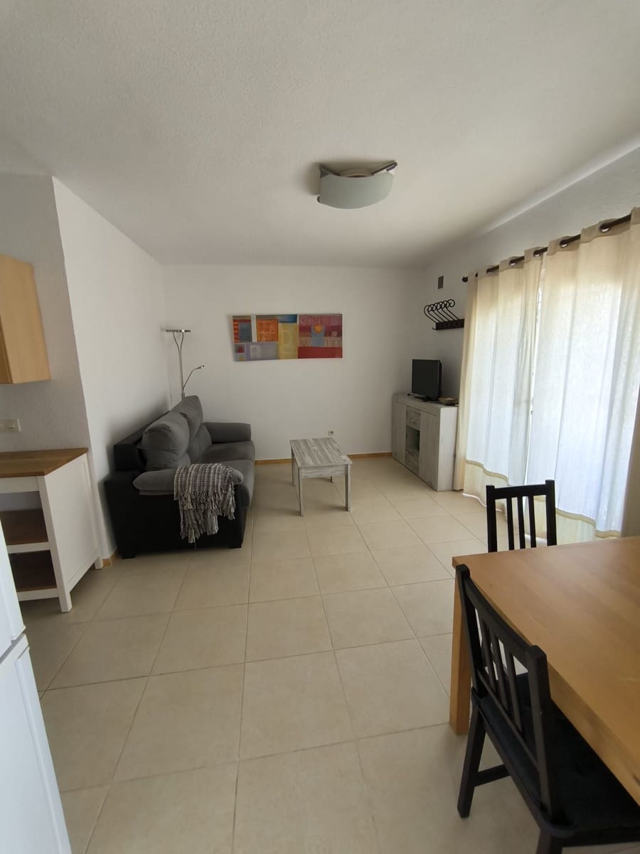 2 bedroom Flat for rent in Torrevieja - € 750 (Ref: 9700406)