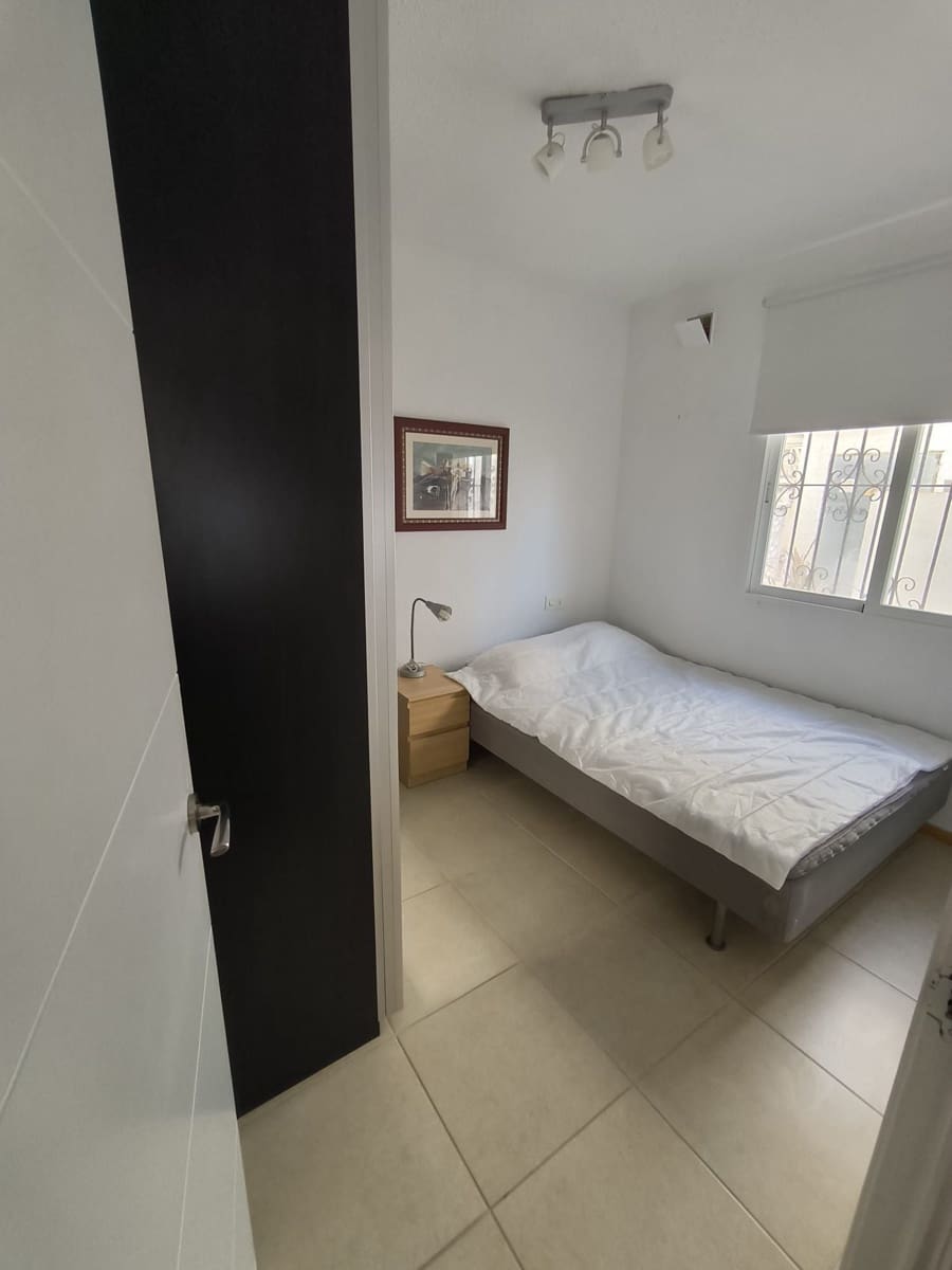 2 bedroom Flat for rent in Torrevieja - € 750 (Ref: 9700406)