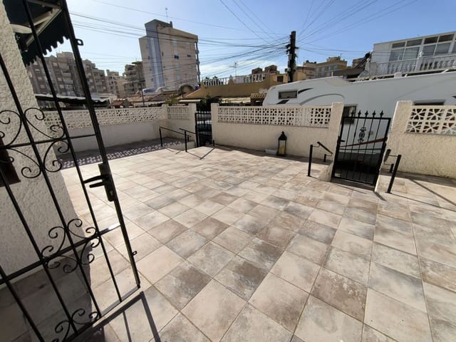 2 bedroom Flat for rent in Torrevieja - € 750 (Ref: 9700406)