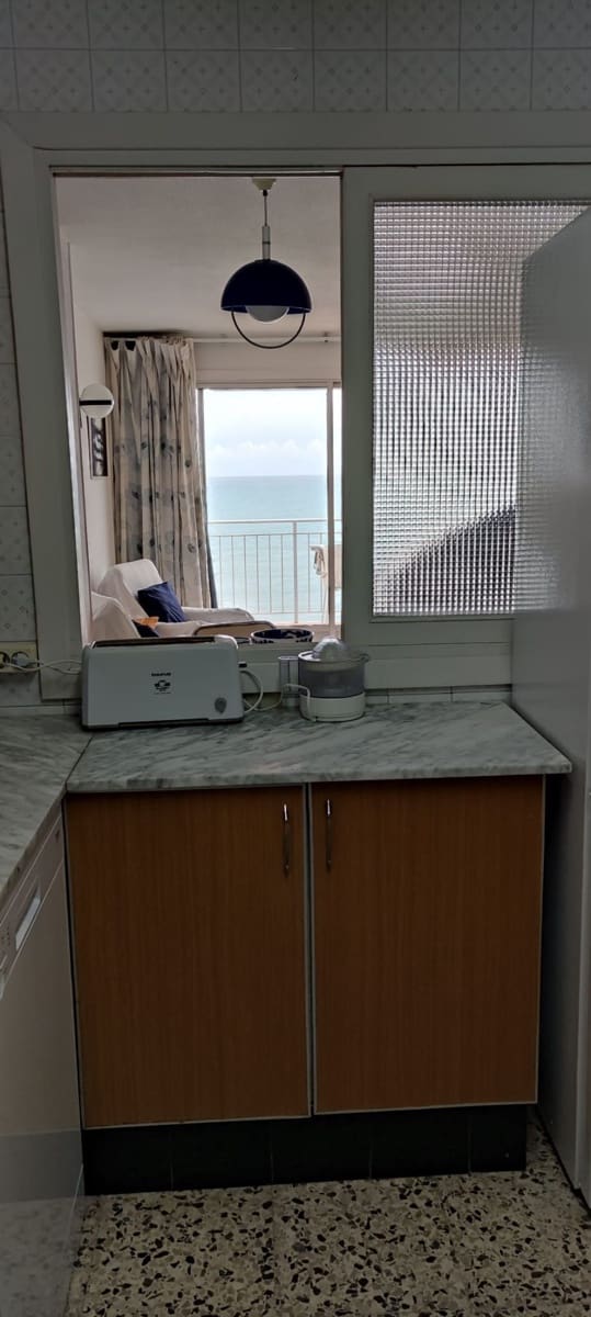 2 bedroom Penthouse for rent in Torrevieja with pool - € 850 (Ref: 9700409)