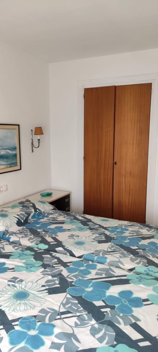 2 bedroom Penthouse for rent in Torrevieja with pool - € 850 (Ref: 9700409)