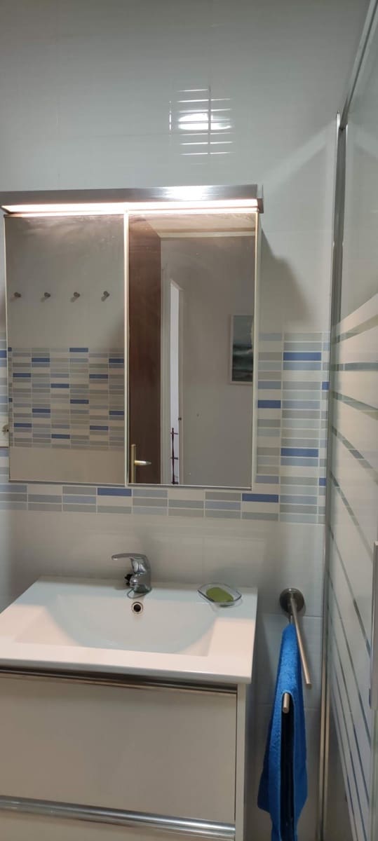 2 bedroom Penthouse for rent in Torrevieja with pool - € 850 (Ref: 9700409)