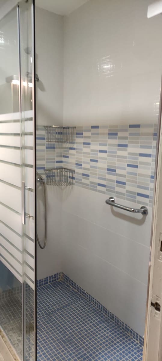 2 bedroom Penthouse for rent in Torrevieja with pool - € 850 (Ref: 9700409)