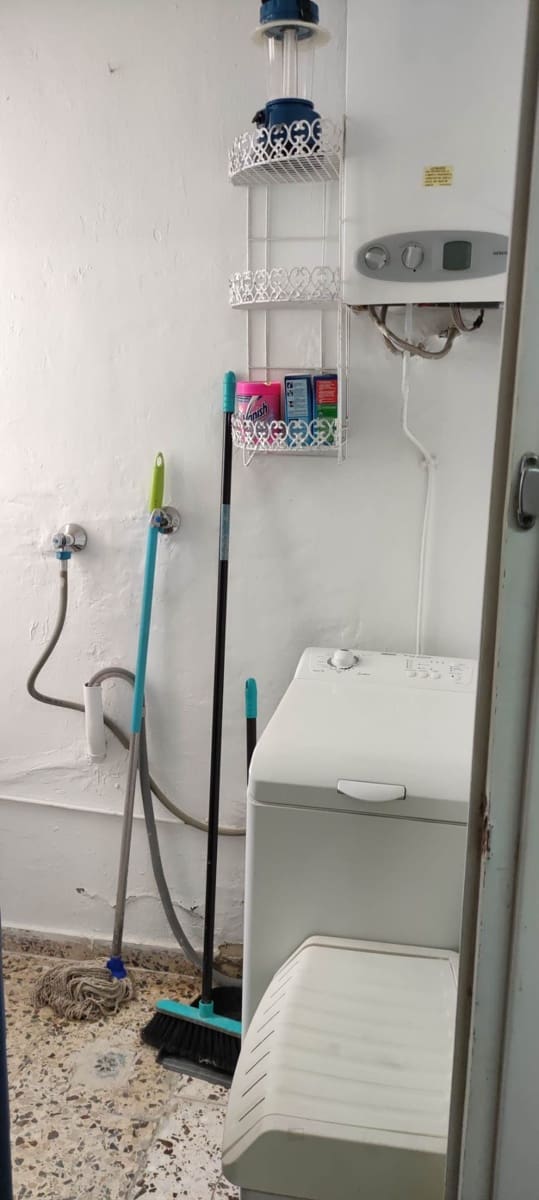 2 bedroom Penthouse for rent in Torrevieja with pool - € 850 (Ref: 9700409)