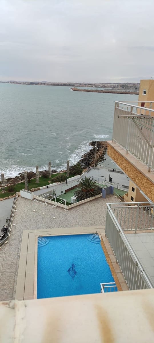 2 bedroom Penthouse for rent in Torrevieja with pool - € 850 (Ref: 9700409)