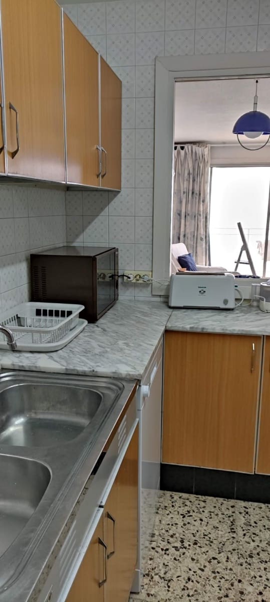 2 bedroom Penthouse for rent in Torrevieja with pool - € 850 (Ref: 9700409)