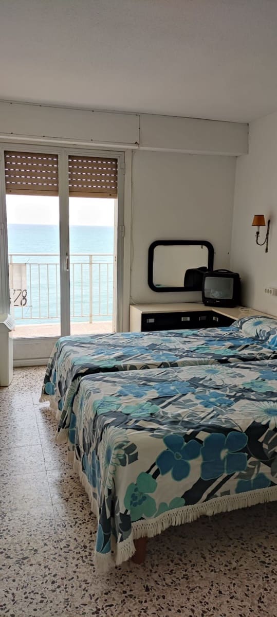 2 bedroom Penthouse for rent in Torrevieja with pool - € 850 (Ref: 9700409)