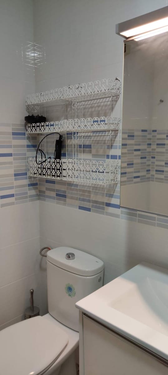 2 bedroom Penthouse for rent in Torrevieja with pool - € 850 (Ref: 9700409)