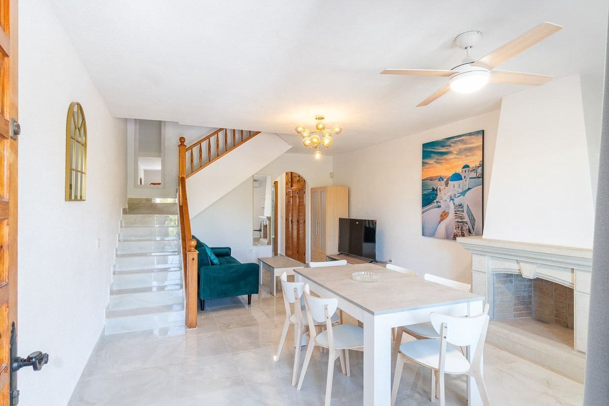 Villa/Maison Semi-Mitoyenne de 3 chambres à louer à Orihuela Costa avec piscine - 1 800 € (Ref: 9711069)