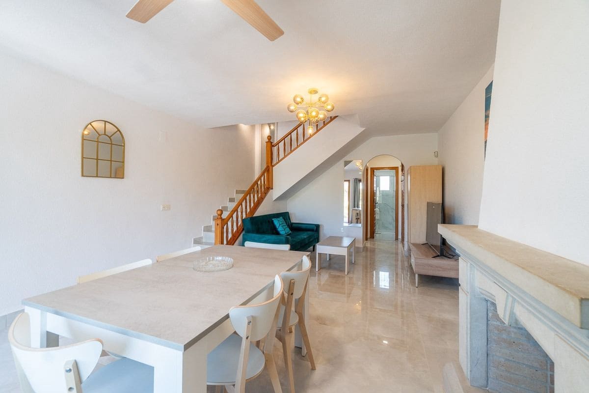 Villa/Maison Semi-Mitoyenne de 3 chambres à louer à Orihuela Costa avec piscine - 1 800 € (Ref: 9711069)