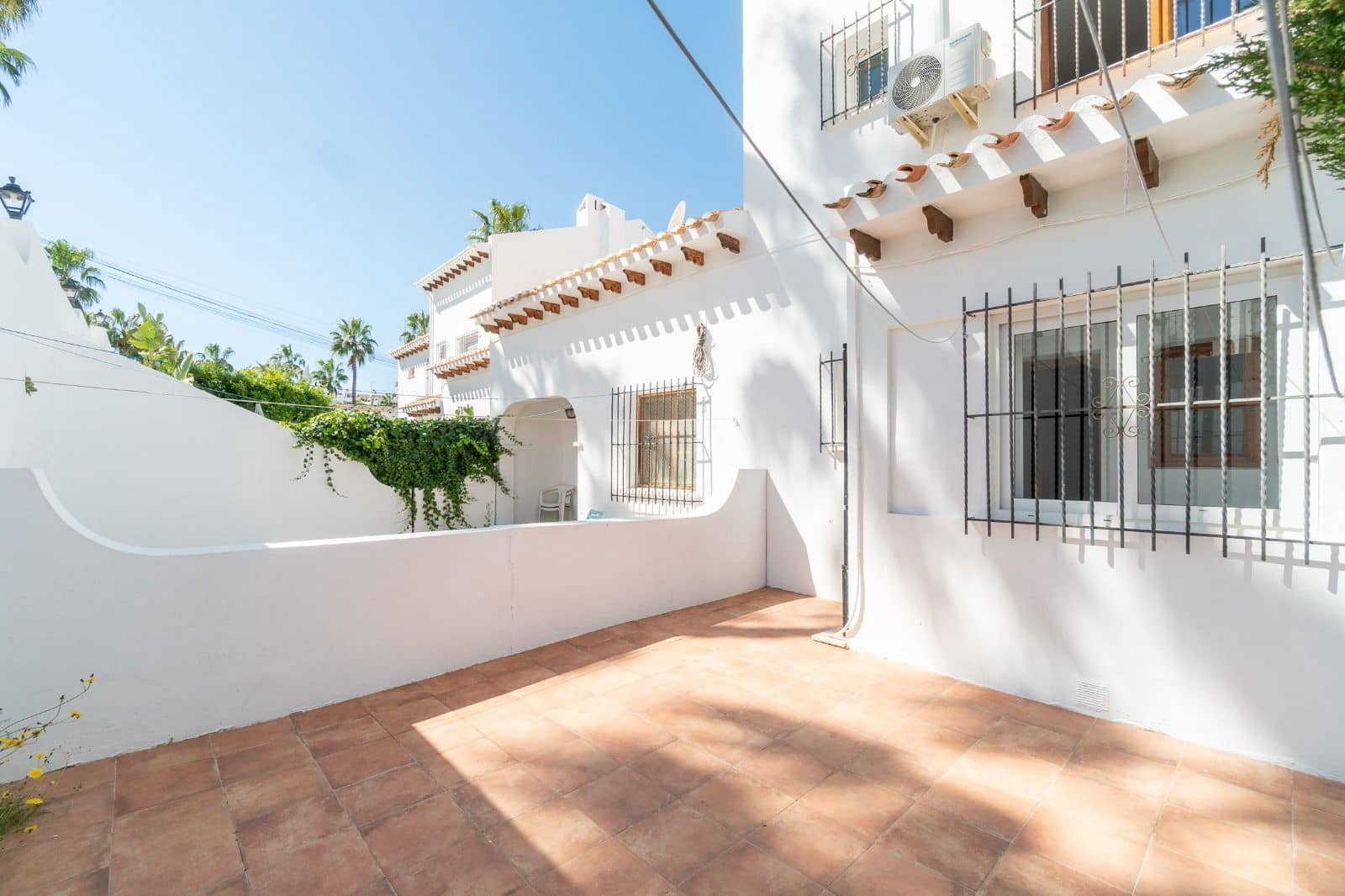 Villa/Maison Semi-Mitoyenne de 3 chambres à louer à Orihuela Costa avec piscine - 1 800 € (Ref: 9711069)
