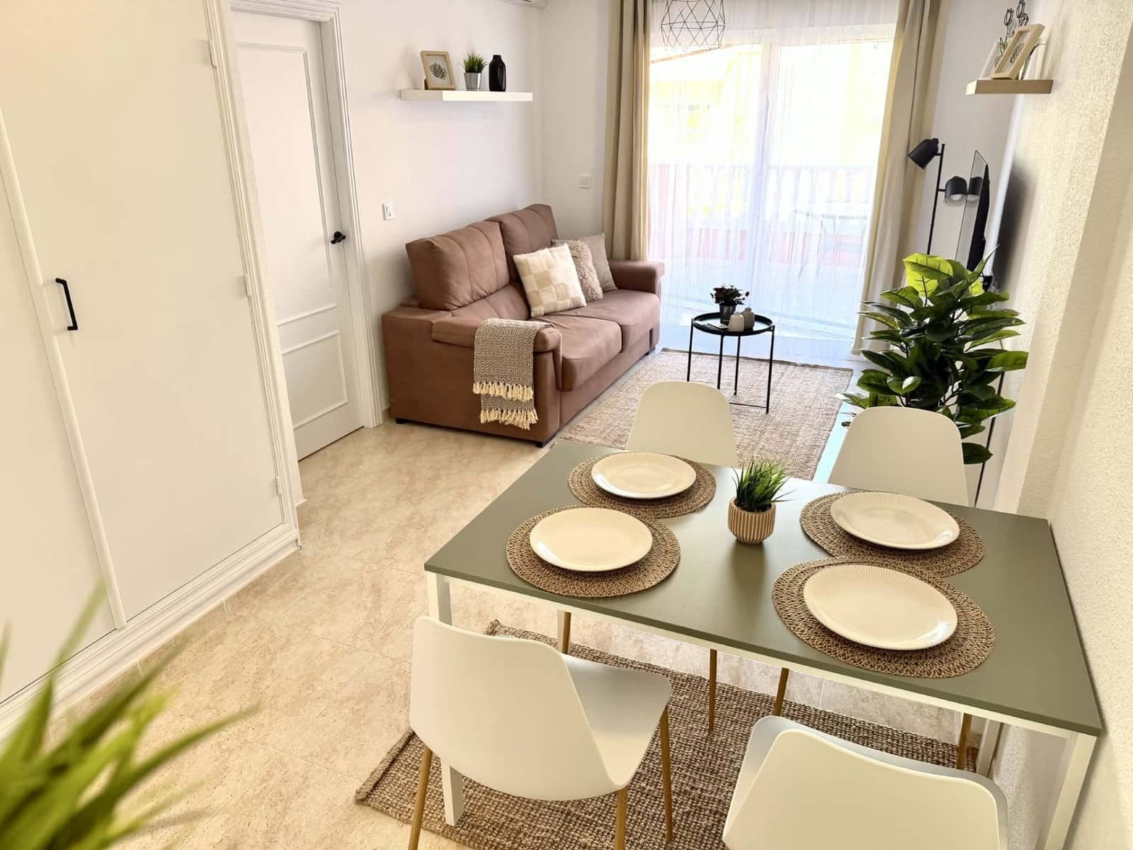 1 soveværelse Penthouse til leje i Torrevieja - € 850 (Ref: 9711070)