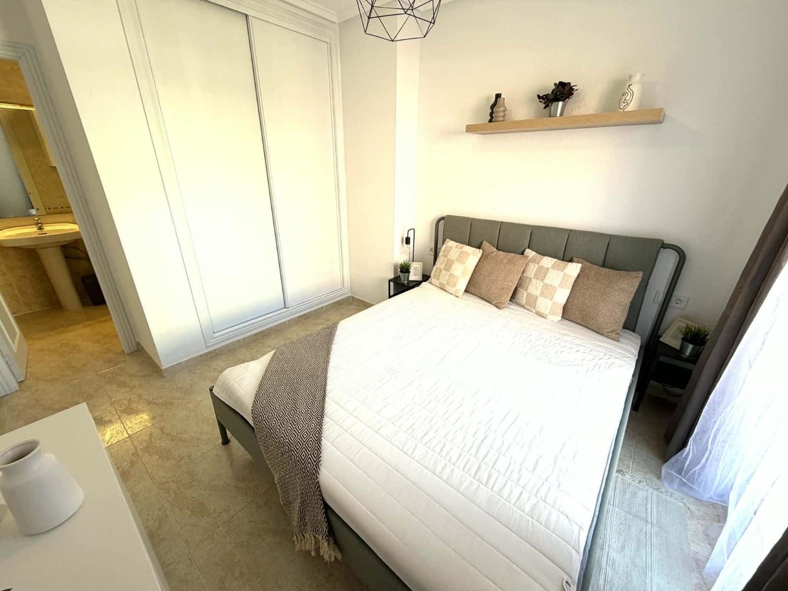 1 soveværelse Penthouse til leje i Torrevieja - € 850 (Ref: 9711070)