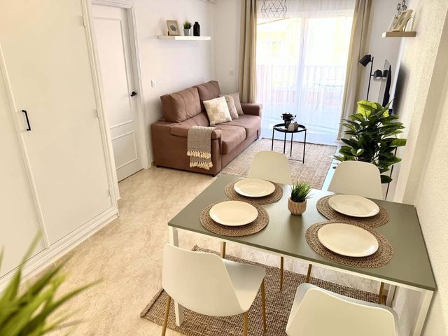 1 soveværelse Penthouse til leje i Torrevieja - € 850 (Ref: 9711070)