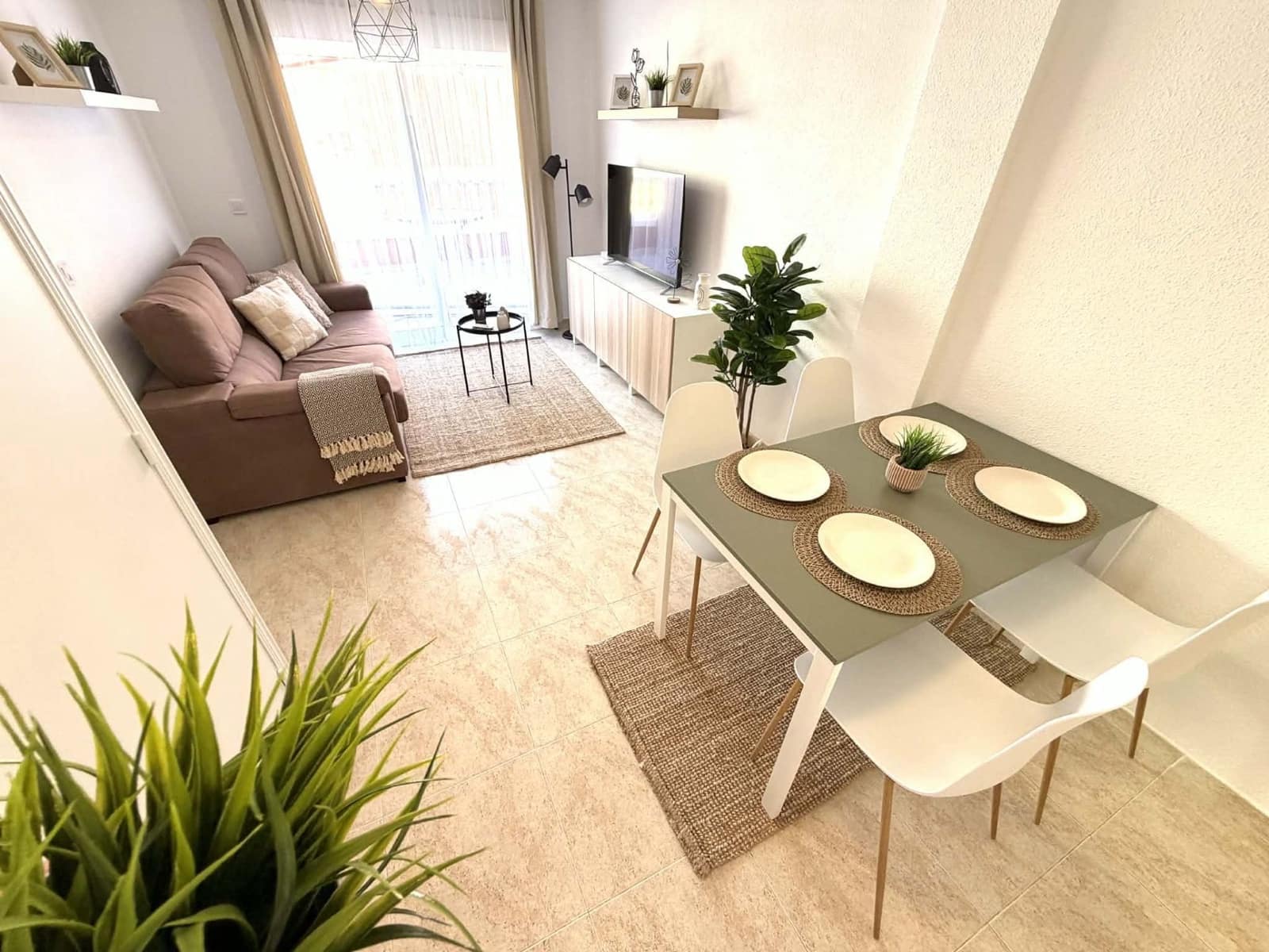 1 soveværelse Penthouse til leje i Torrevieja - € 850 (Ref: 9711070)