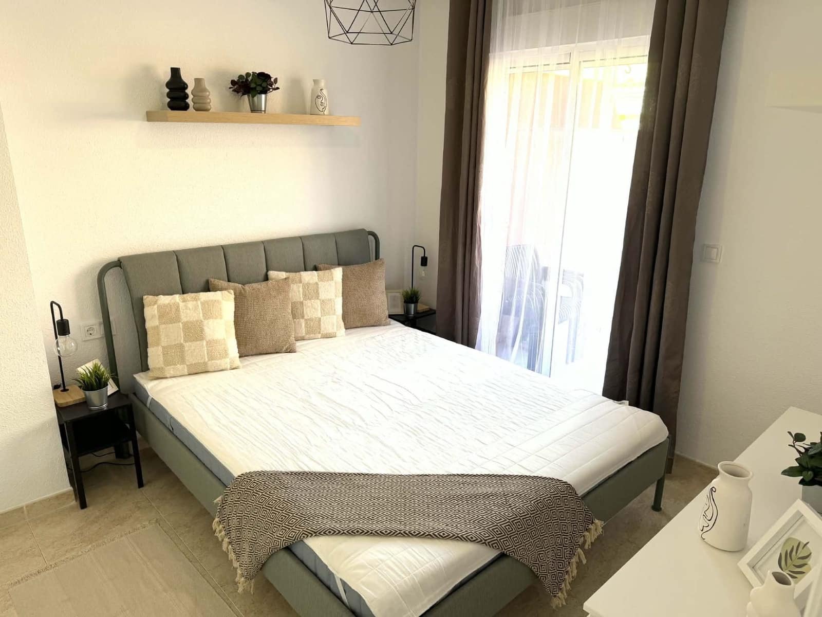 1 soveværelse Penthouse til leje i Torrevieja - € 850 (Ref: 9711070)