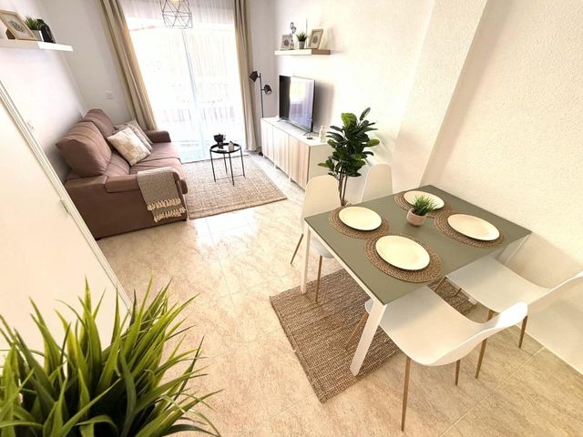 1 soveværelse Penthouse til leje i Torrevieja - € 850 (Ref: 9711070)