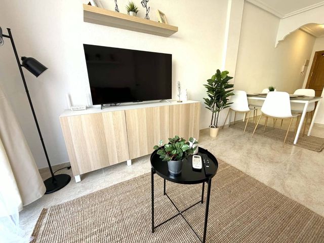 1 soveværelse Penthouse til leje i Torrevieja - € 850 (Ref: 9711070)