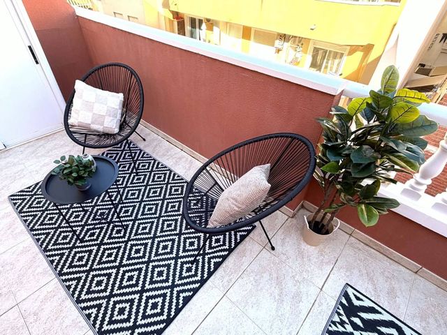 1 soveværelse Penthouse til leje i Torrevieja - € 850 (Ref: 9711070)
