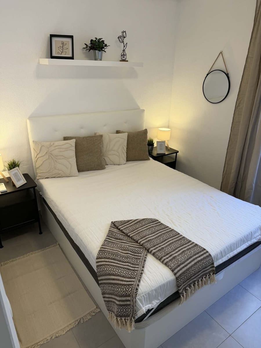 1 bedroom Penthouse for rent in Torrevieja - € 850 (Ref: 9711072)