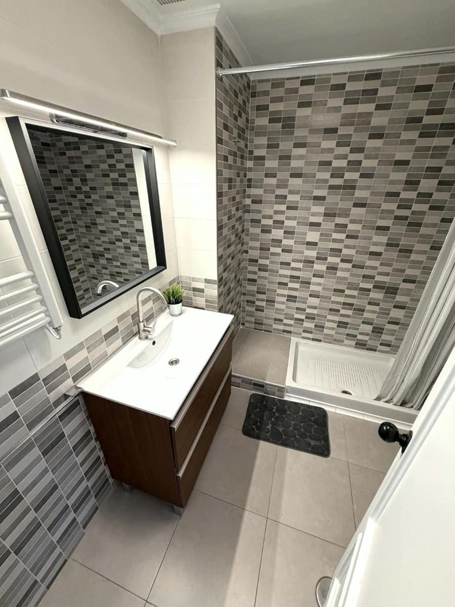 1 bedroom Penthouse for rent in Torrevieja - € 850 (Ref: 9711072)