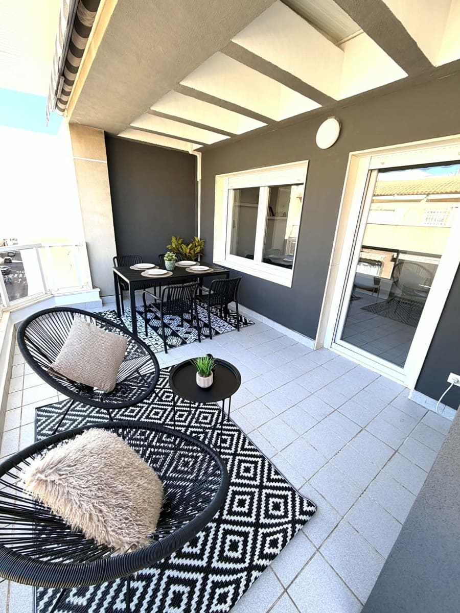 1 bedroom Penthouse for rent in Torrevieja - € 850 (Ref: 9711072)