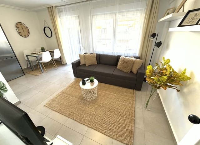 1 bedroom Penthouse for rent in Torrevieja - € 850 (Ref: 9711072)