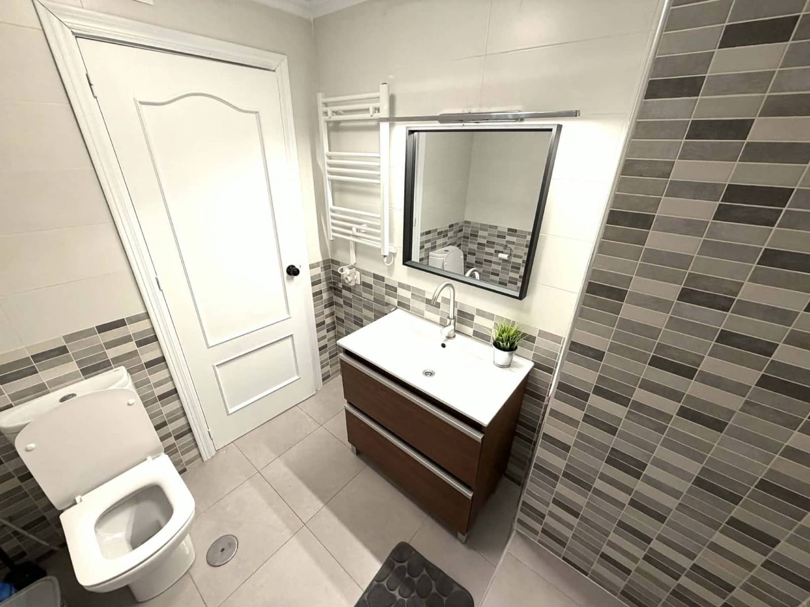 1 bedroom Penthouse for rent in Torrevieja - € 850 (Ref: 9711072)