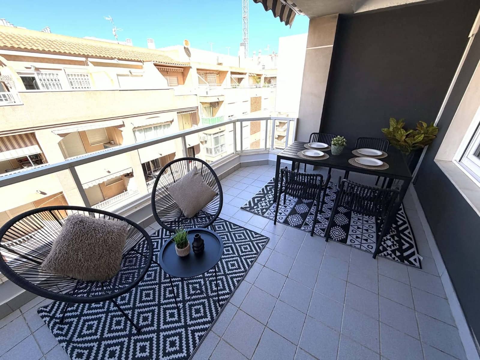 1 bedroom Penthouse for rent in Torrevieja - € 850 (Ref: 9711072)