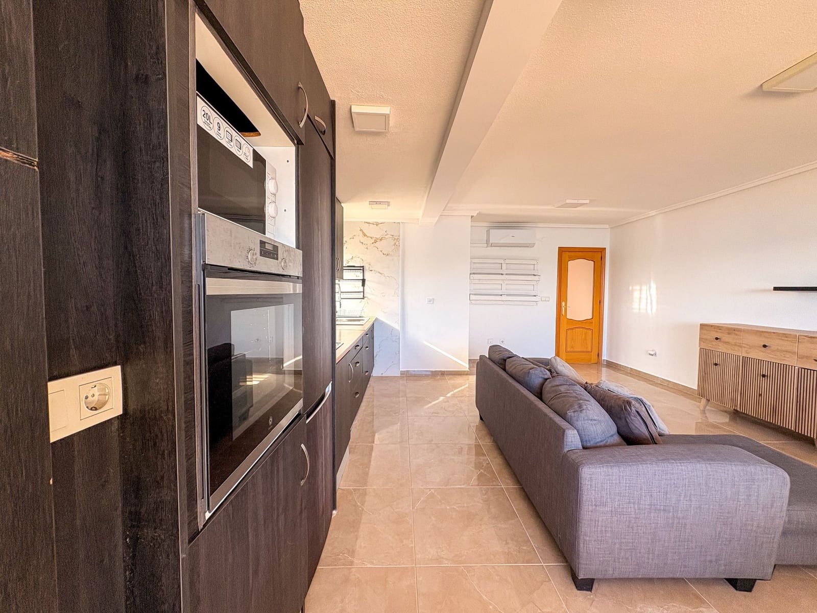 3 Zimmer Wohnung zu vermieten in Torrevieja mit Garage - 1.250 € (Ref: 9719450)