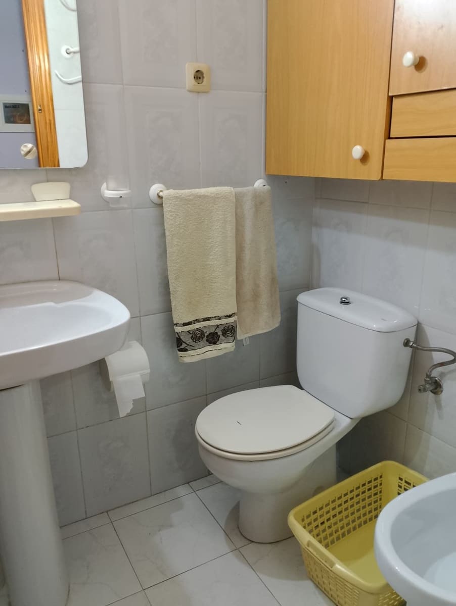 Studio de 1 chambre à louer à Torrevieja avec piscine - 690 € (Ref: 9719451)