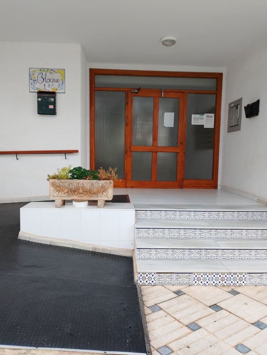 Studio de 1 chambre à louer à Torrevieja avec piscine - 690 € (Ref: 9719451)