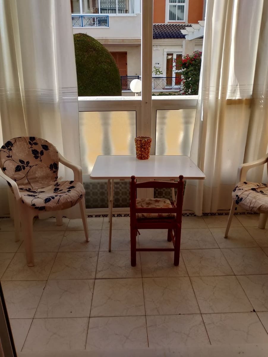 Studio de 1 chambre à louer à Torrevieja avec piscine - 690 € (Ref: 9719451)